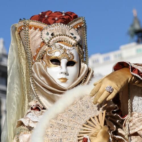 778-  Visite pendant le Carnaval visite du theatre