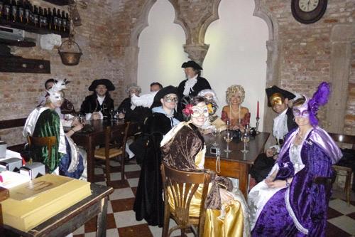 Carnaval de Venise : tournée des bars la nuit 3*