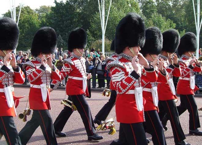 les-gardes-londres-excursion-matinale